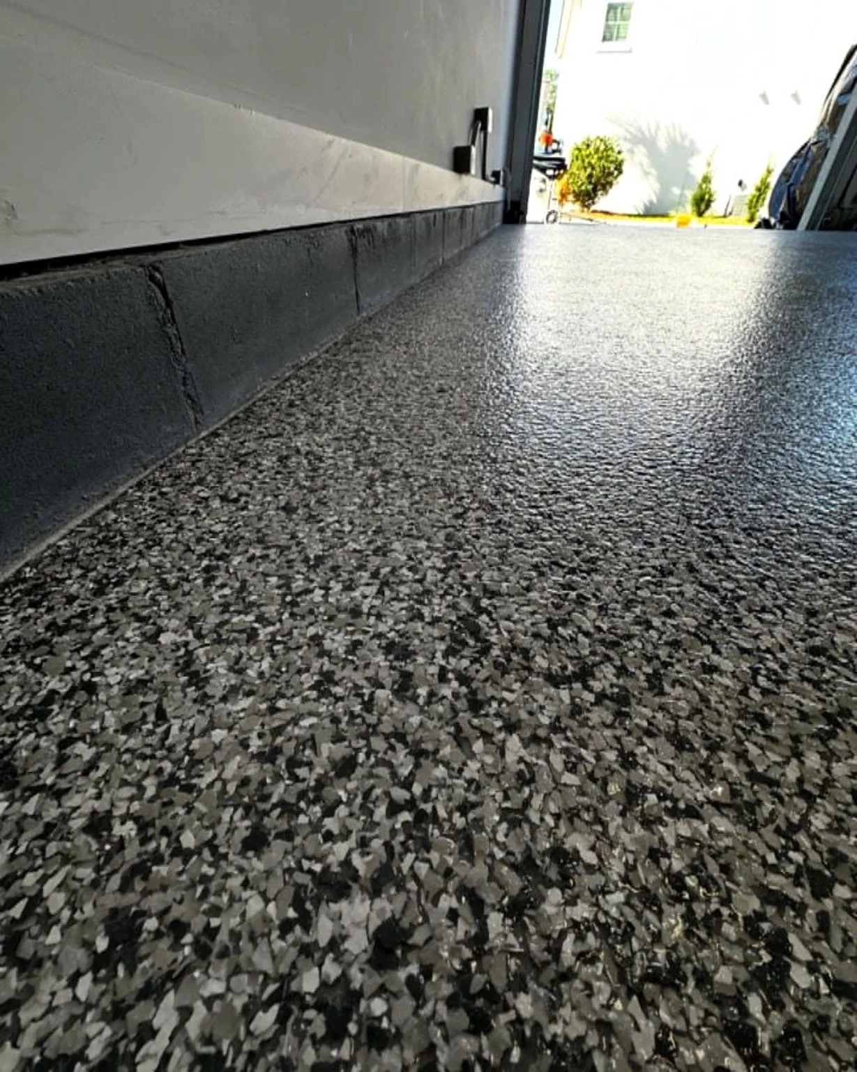Polyaspartic vlokkenvloer in een bedrijfsruimte, detail 2